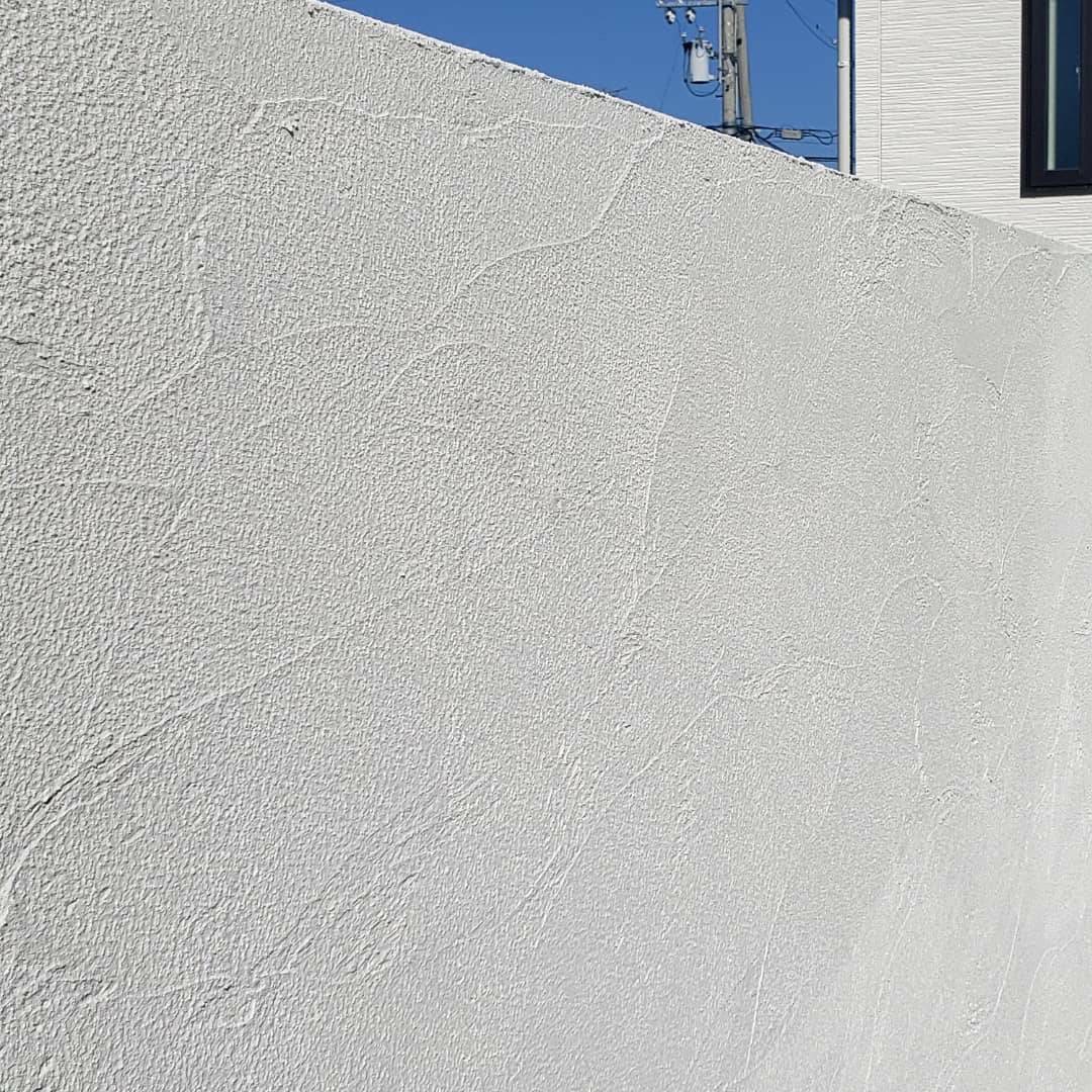 安曇野市で擁壁のジョリパットオリジナルパターン仕上げ